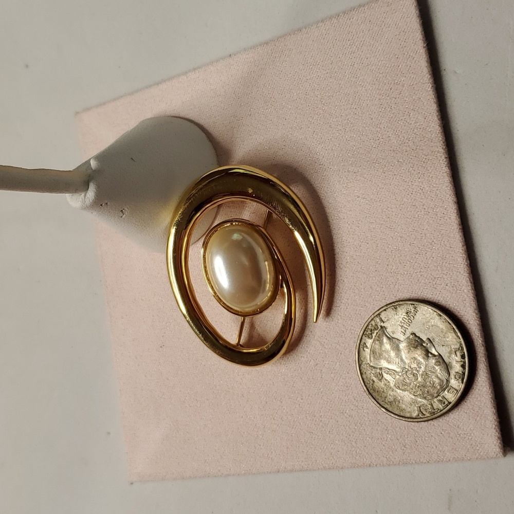Vintage Goldtone Faux Pearl Swirl shape brooch pin. Signed unable to read 2"x1.5